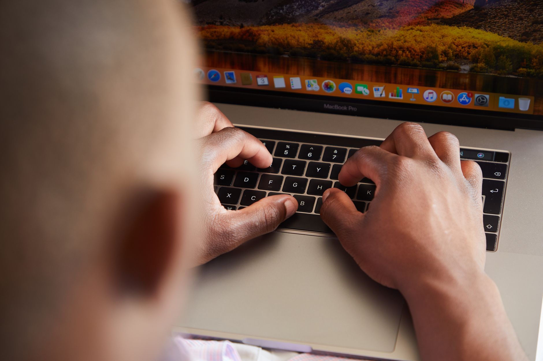 Macで動かすローカルLLM：Apple Siliconの「ユニファイドメモリ」がもたらす圧倒的優位性