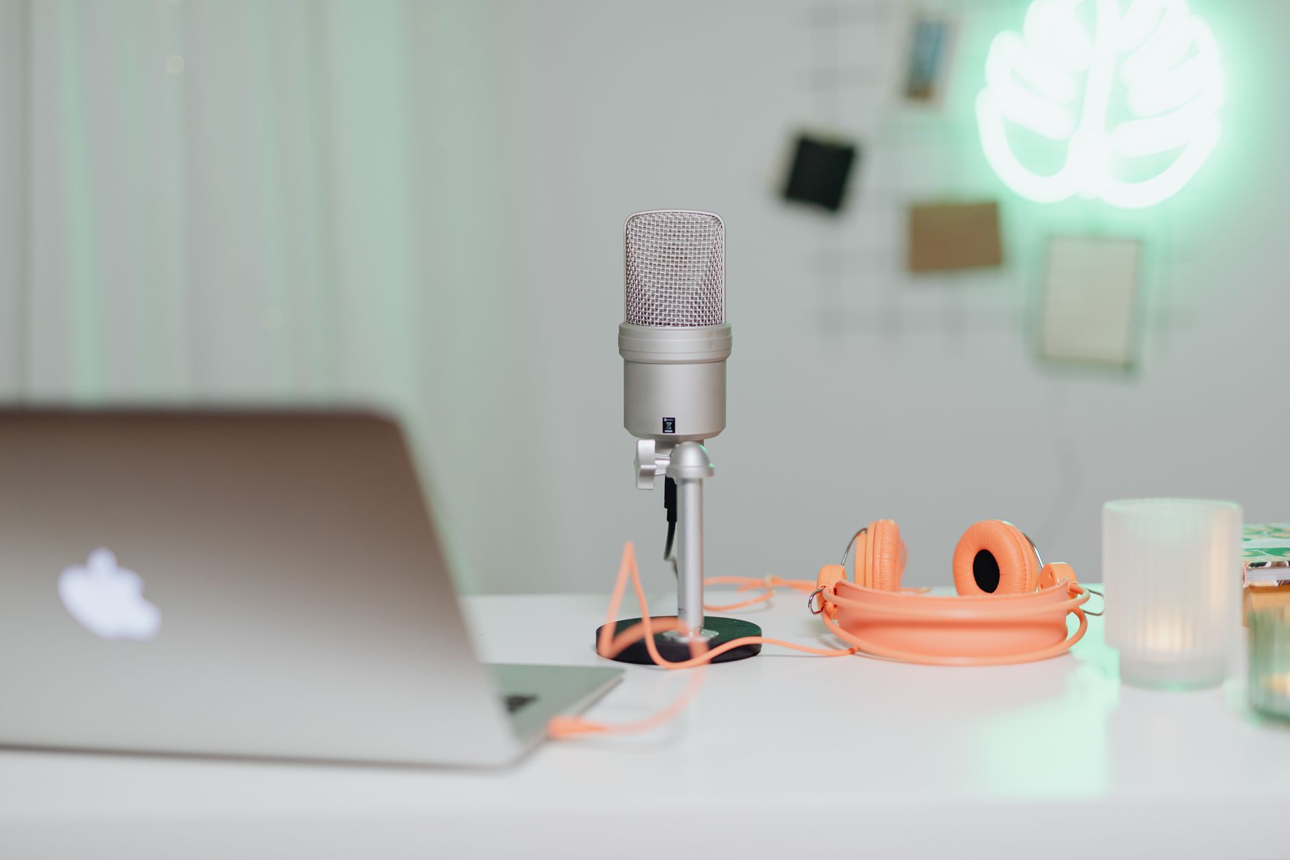 資料を「AIラジオ」に：NotebookLMの「Audio Overview」を徹底的に使いこなす