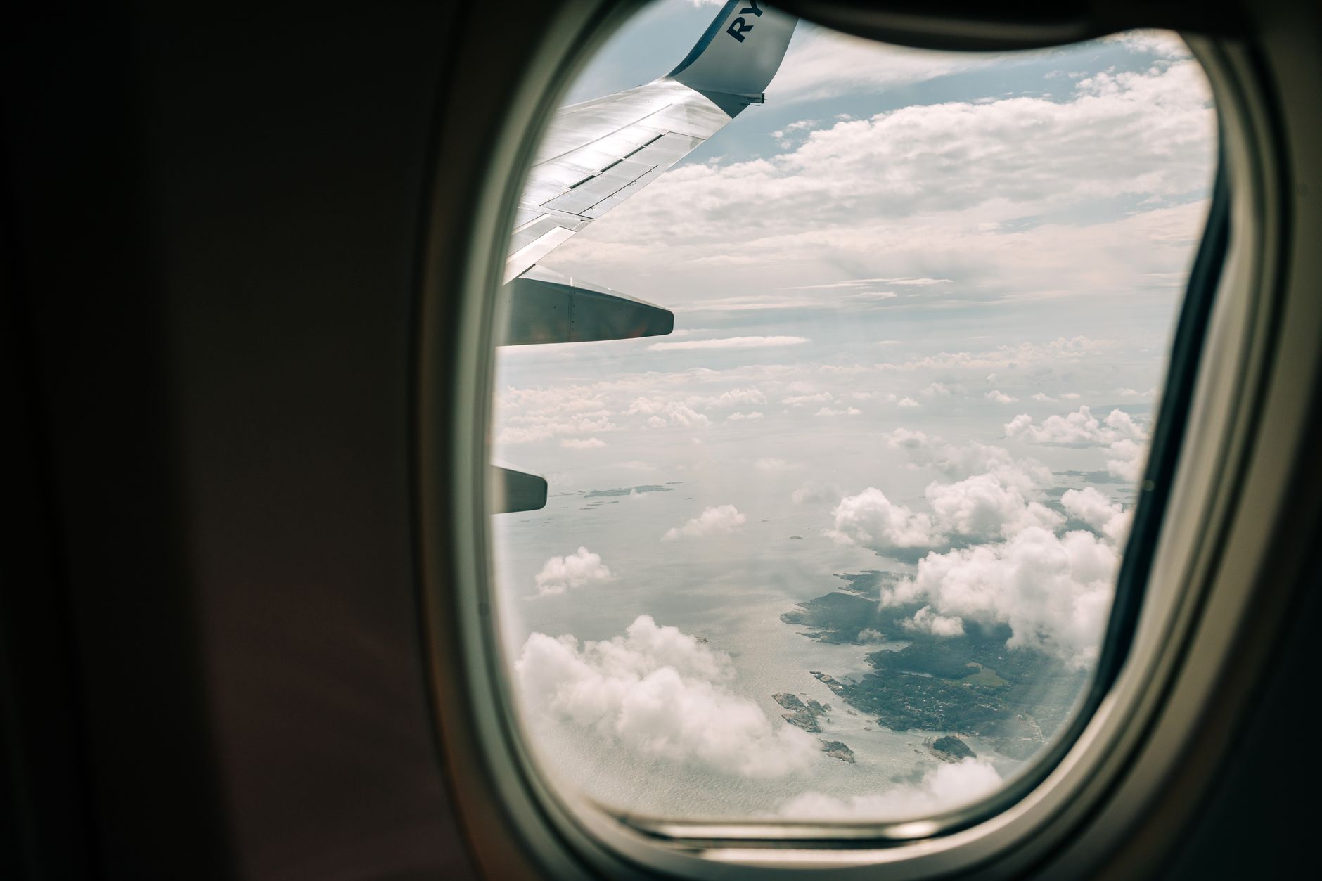 海外航空券を安く取る基本：比較サイトとLCCの使いどころ