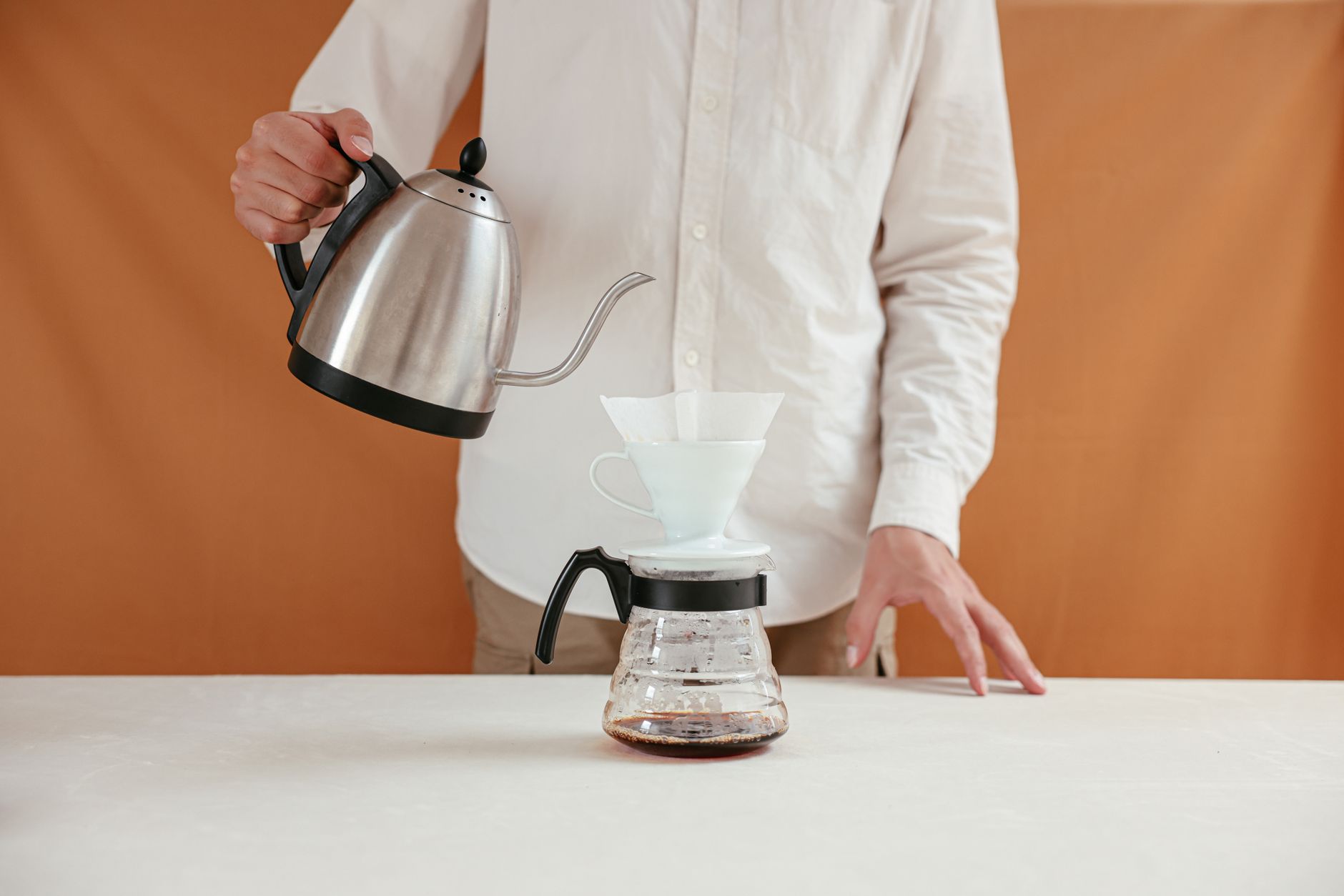 完璧な一杯を科学する：ハンドドリップにおける「抽出の物理」と時間論