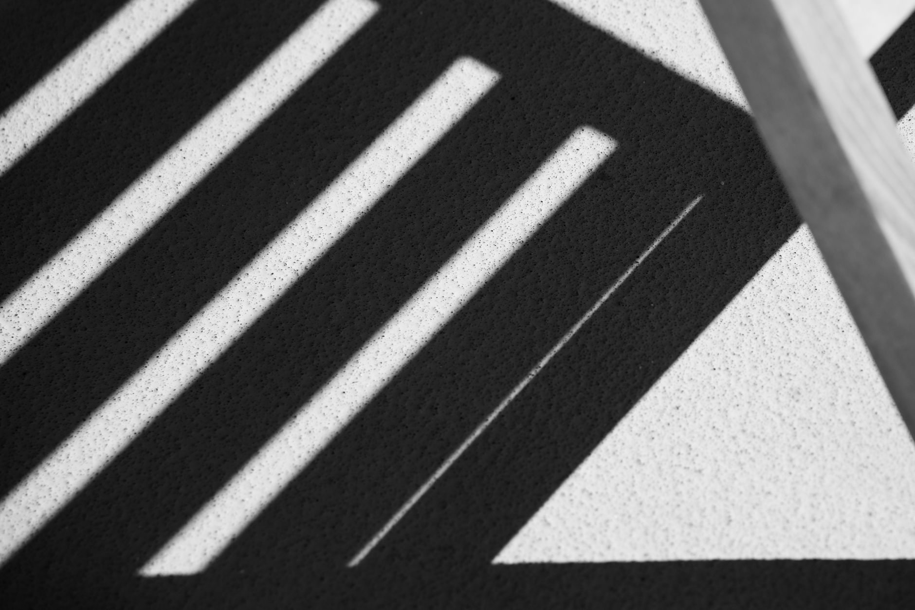 影が脳に伝える「奥行き」の手がかり：UIデザインにおける立体認知の視覚科学