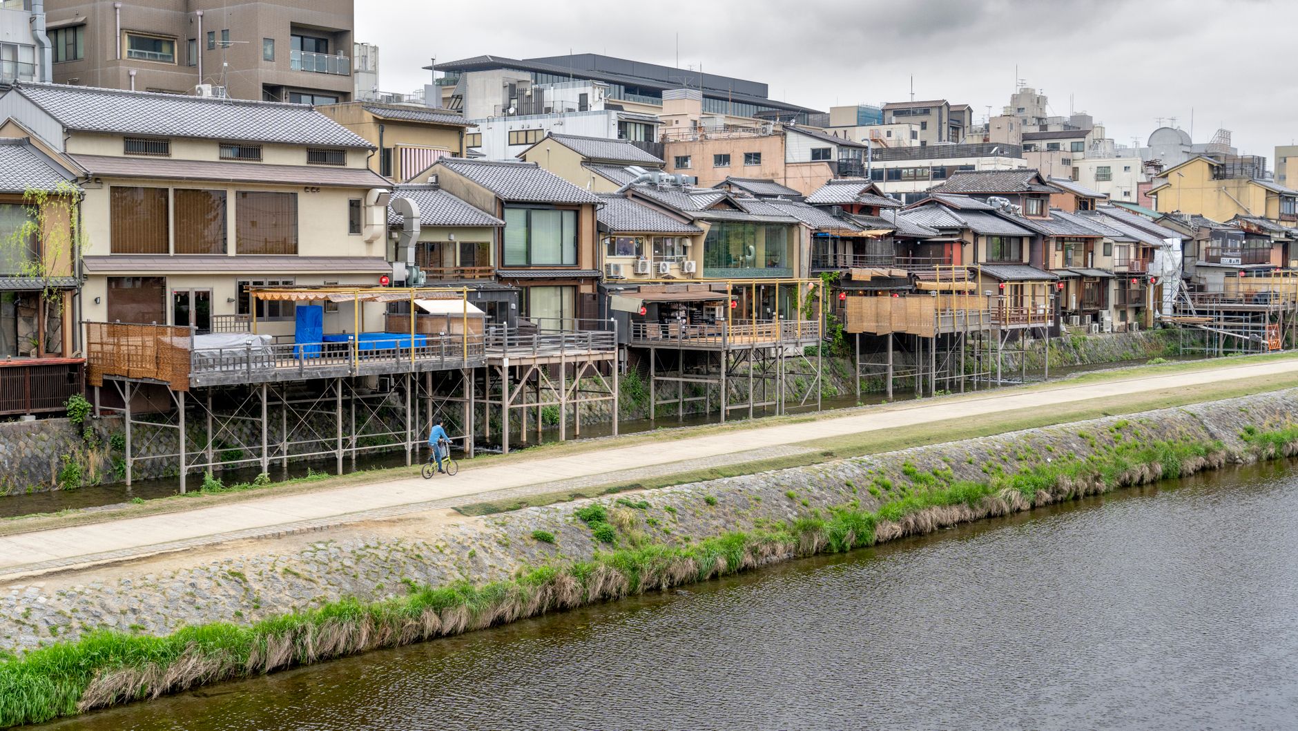 江戸情緒が残る水郷の街「千葉・佐原」：歴史的建造物が並ぶ小野川沿い散歩と舟めぐり