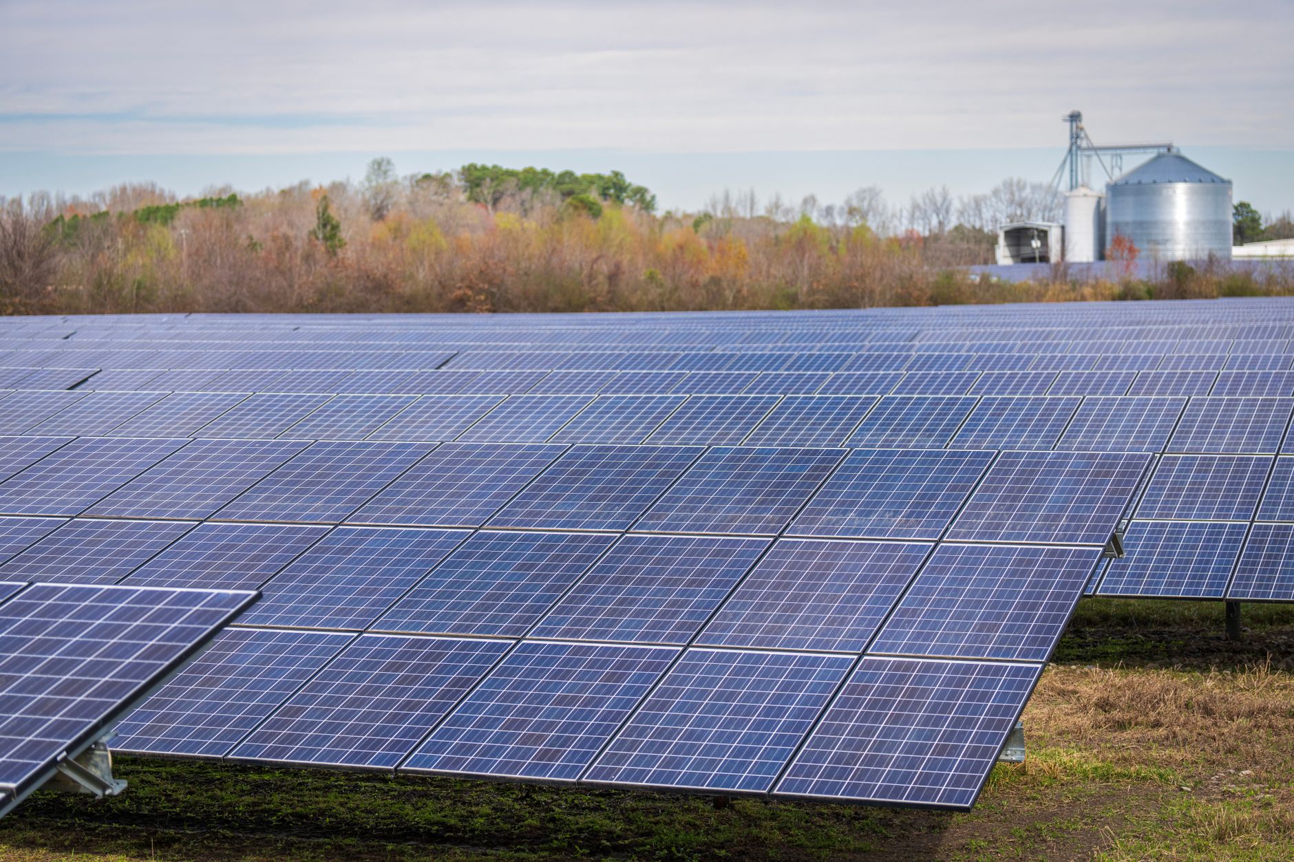 太陽光発電の「もったいない」を解消する？「系統用蓄電池」と「VPP」が切り拓く次世代グリッド