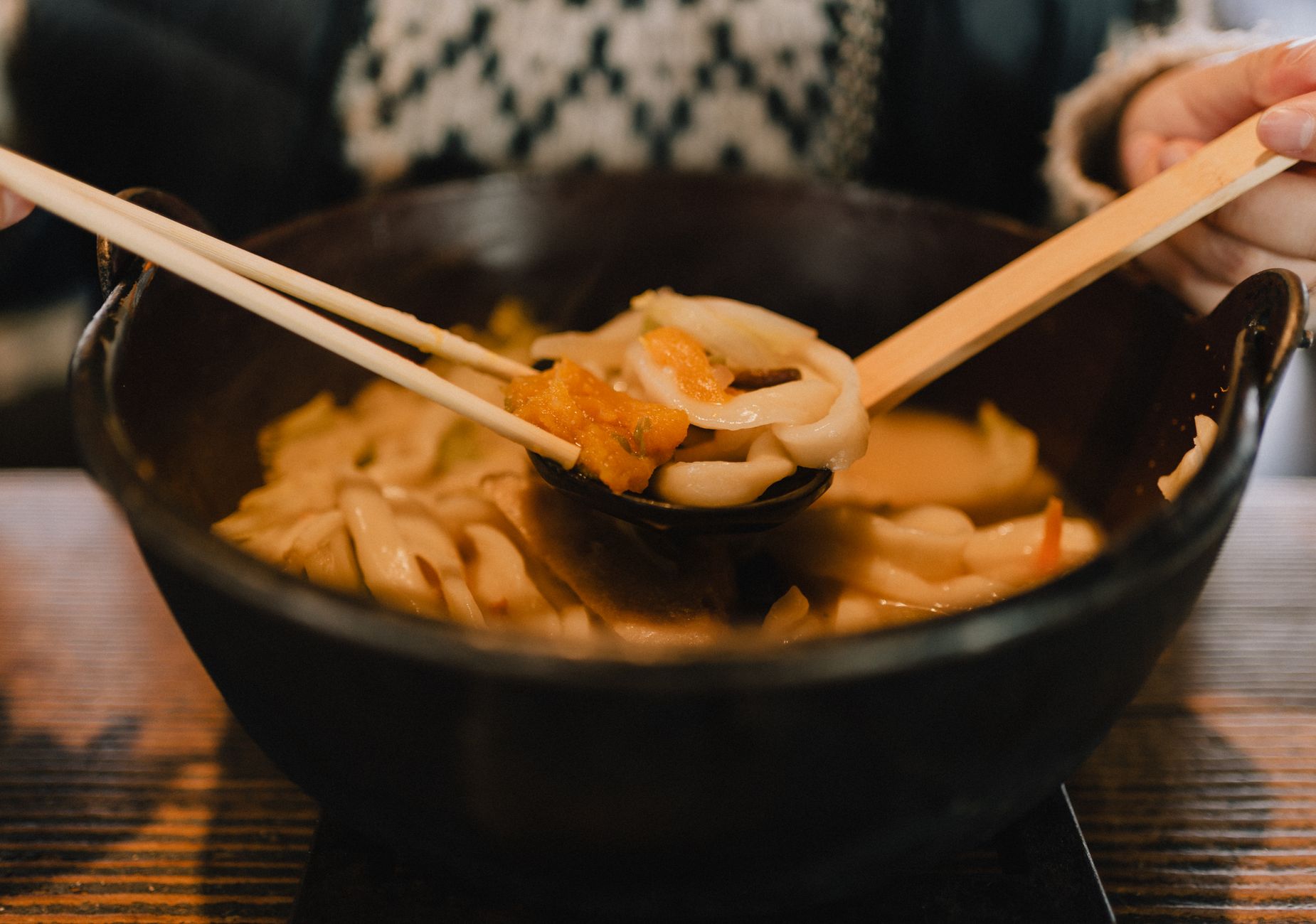 コシがなくても極上の美味！博多うどんの独特な魅力と「ごぼ天」「丸天」攻略法