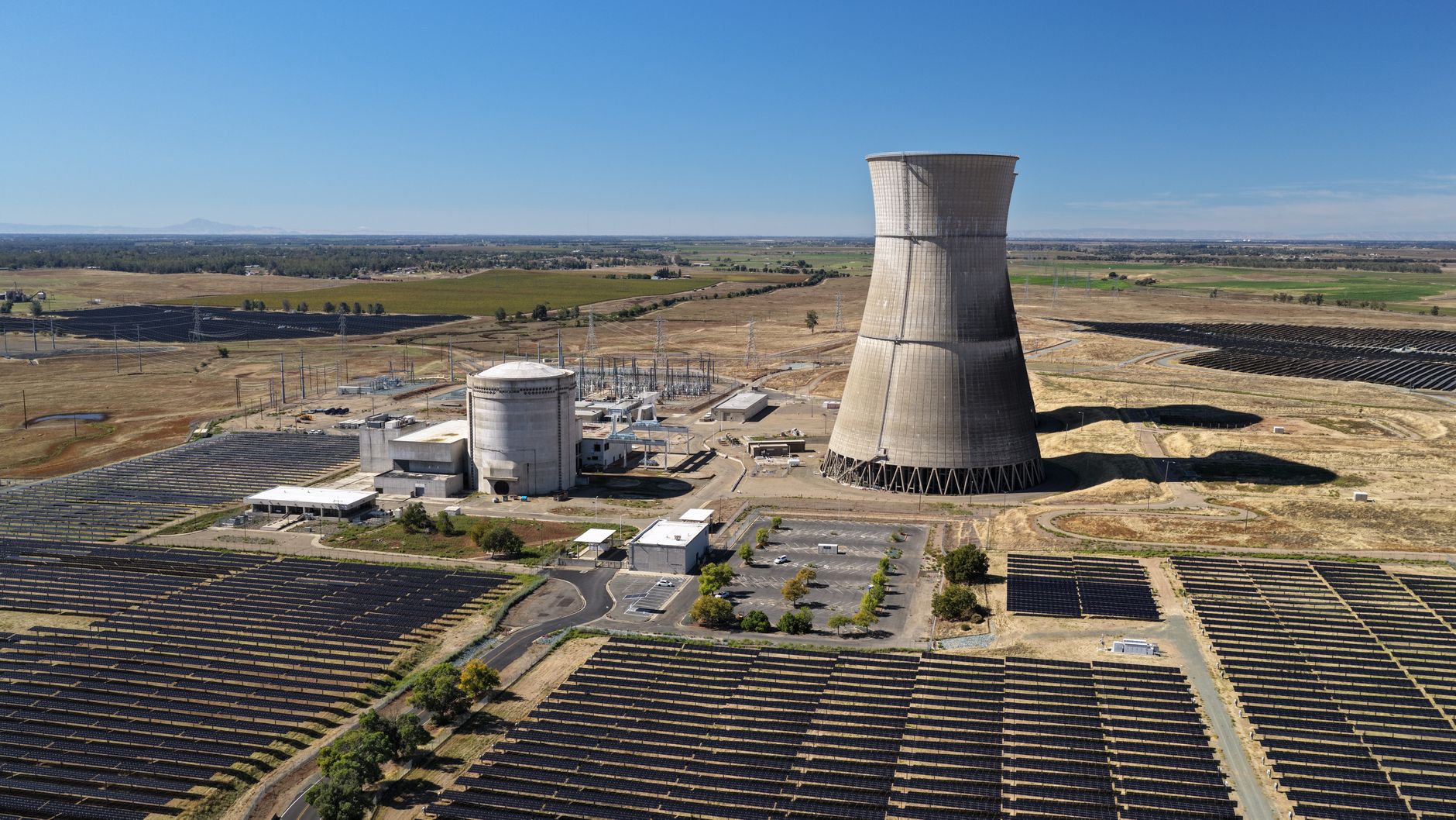 電気が余るとなぜ困る？ 太陽光発電の『出力制御』と送電網の需給バランス