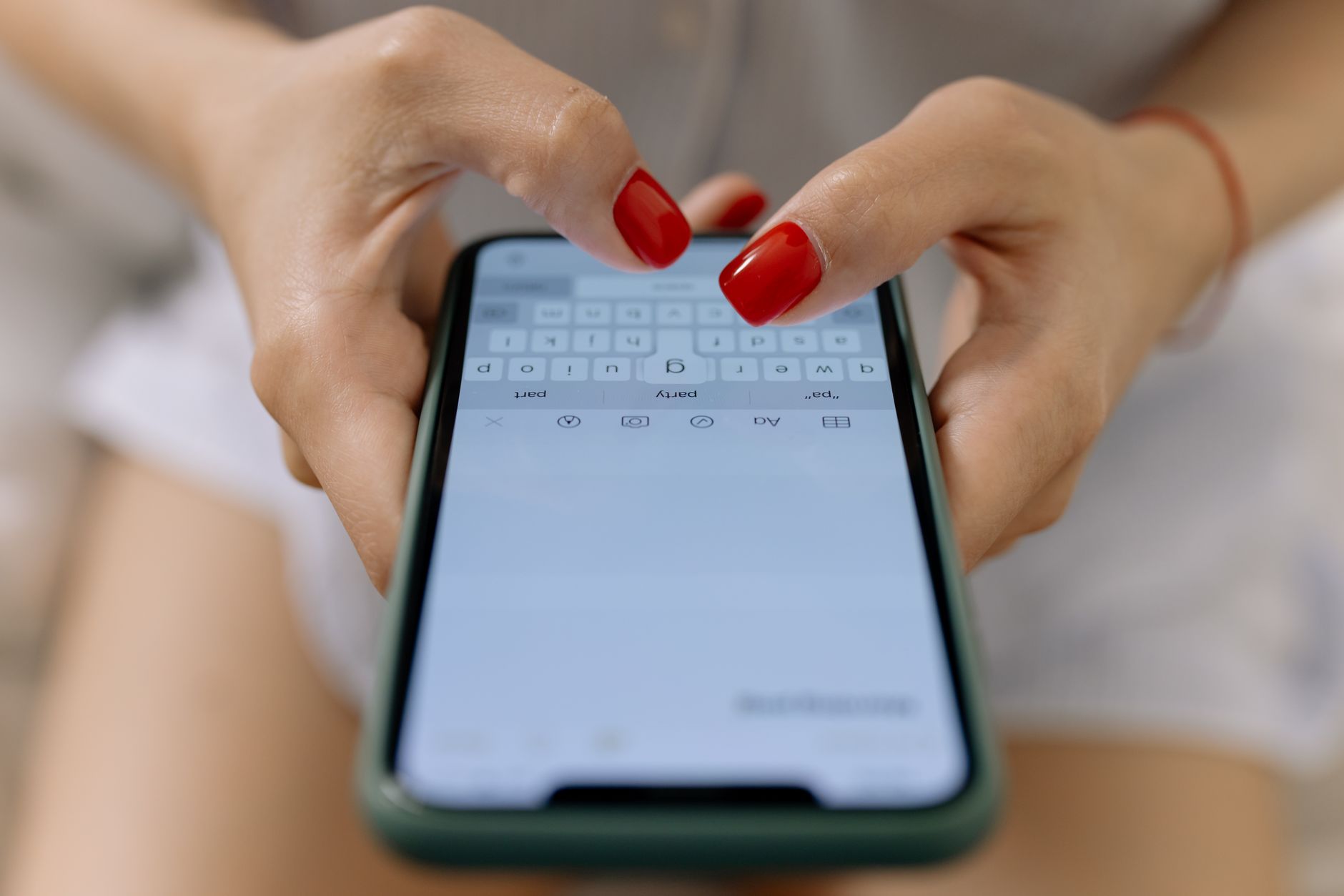 指先へ伝える感触：スマートフォン入力におけるハプティクス（触覚フィードバック）のUX設計