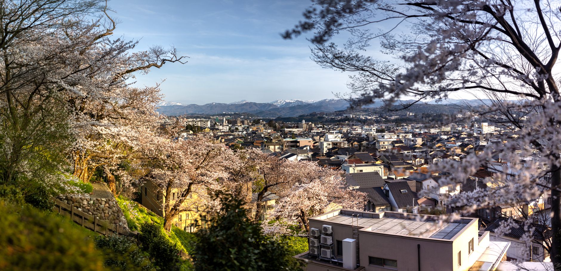 日本の近代的な高速鉄道・新幹線