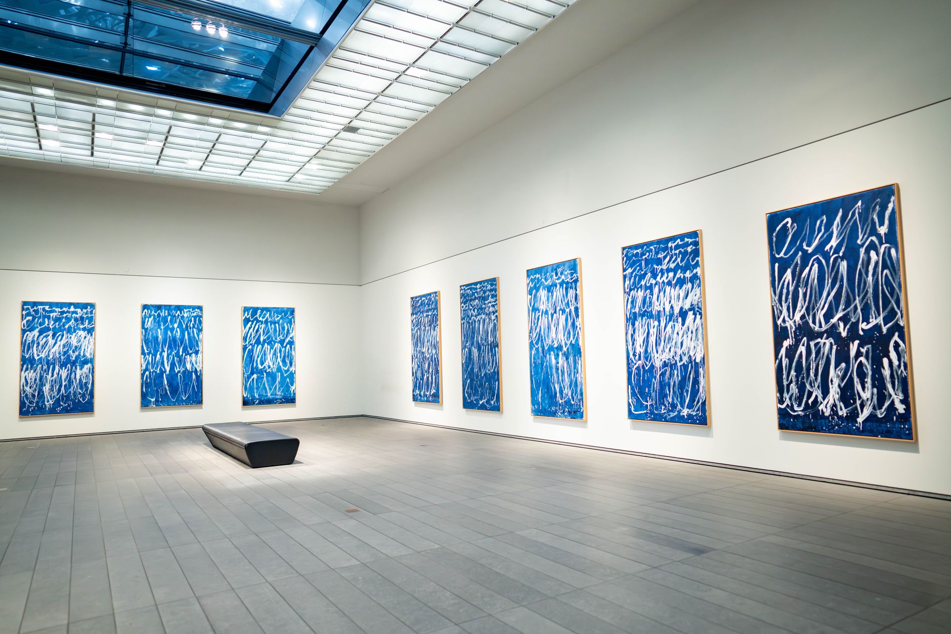 東京都現代美術館（MOT）のスタイリッシュな展示室