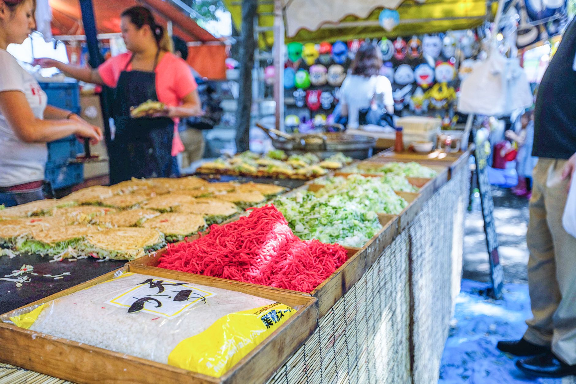 谷中銀座商店街のどこか懐かしい街並みと食べ歩きグルメ