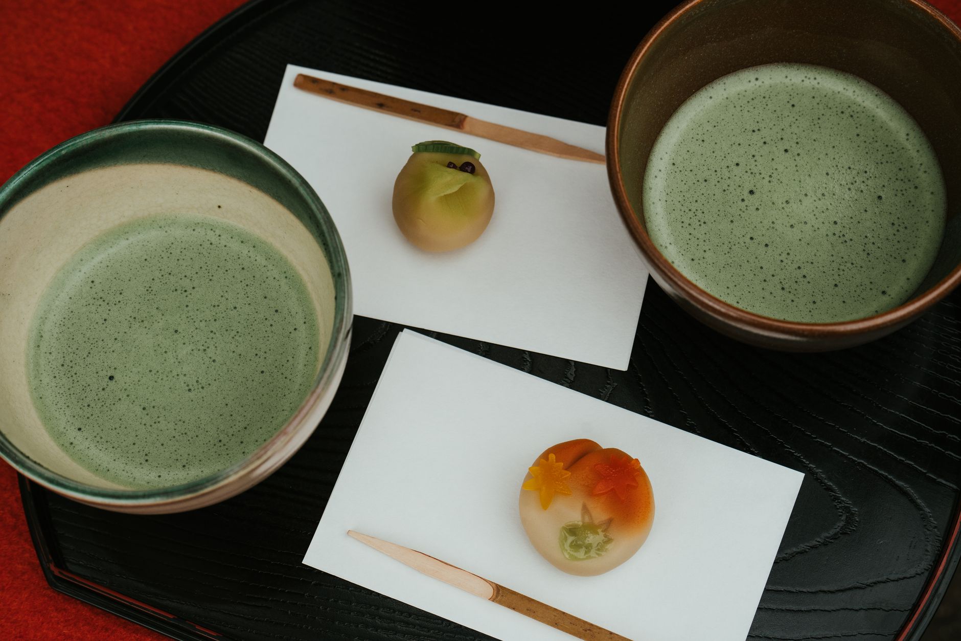 お茶と伝統的な和菓子のセット